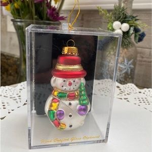 🆕☃️ HANDCRAFTED GLASS “SNOWMAN“ ORNAMENT. BRAND NEW IN PLASTIC CONTAINER.